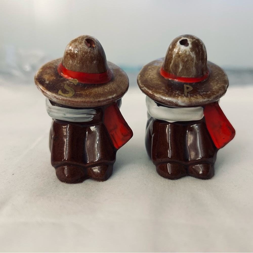 Mexican Siesta Sombreros Sitting Sleeping Ceramic Salt And Pepper Shakers